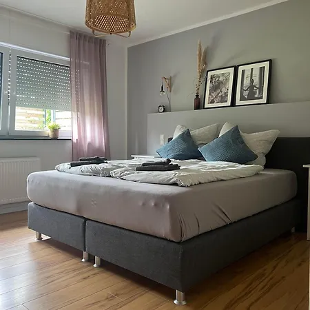 Moderne Familienfreundliche Am Waldrand Von Mit Terrasse