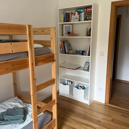 Apartment Moderne Familienfreundliche Am Waldrand Von Mit Terrasse