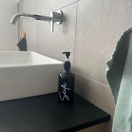 Moderne Familienfreundliche Am Waldrand Von Mit Terrasse 普鲁姆