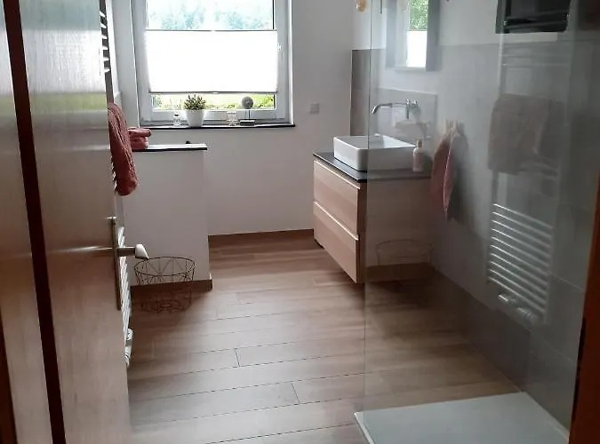 Helle, Moderne Am Waldrand In Für Max 4 Personen *