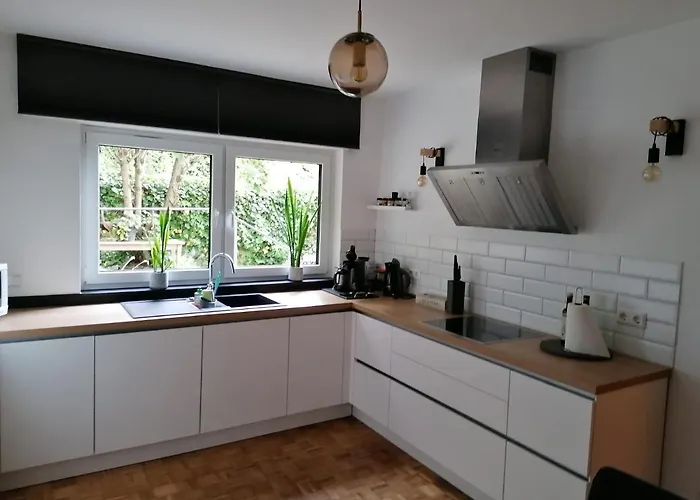 Helle, Moderne Am Waldrand In Für Max 4 Personen *