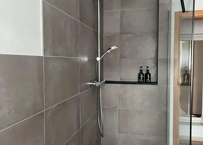 Helle, Moderne Am Waldrand In Für Max 4 Personen * Prüm